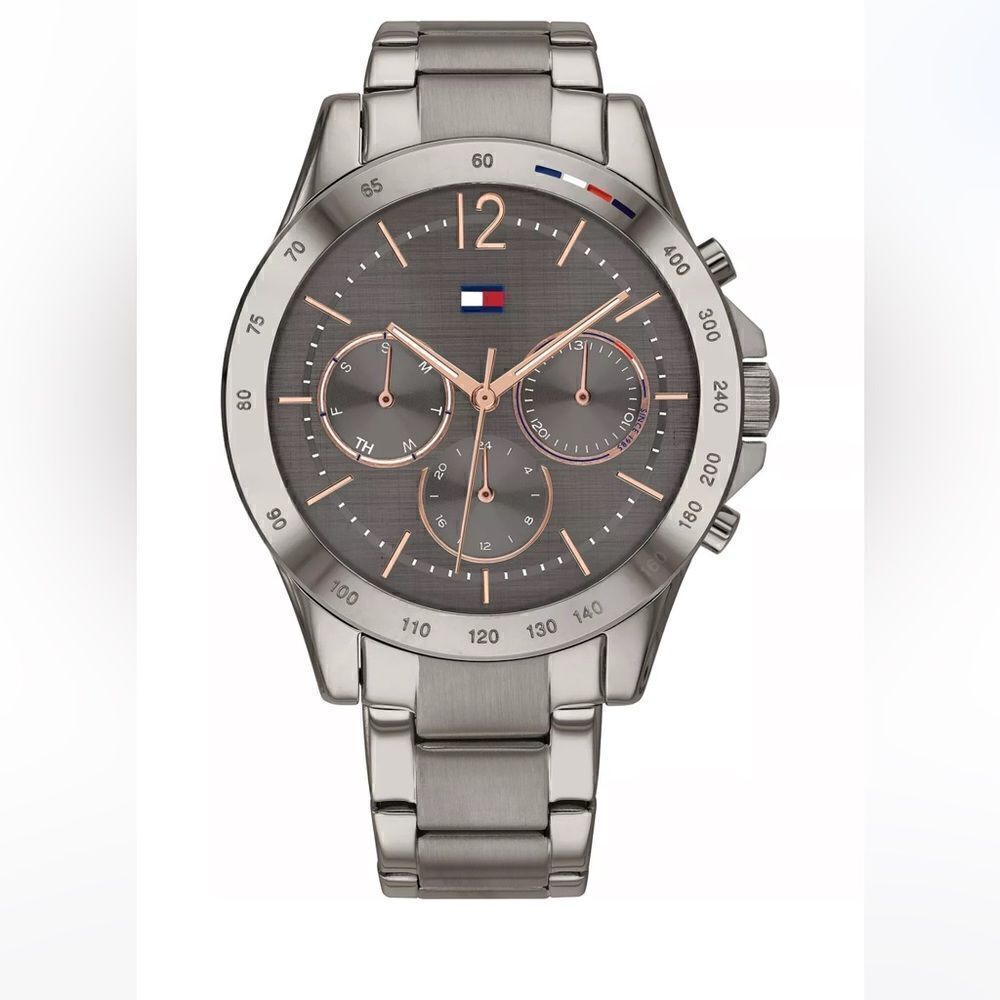 NWTโTOMMYย HILFIGER
Women'sโGunmetal-ToneโStainlessโSteelโBraceletโWatchโ38mm